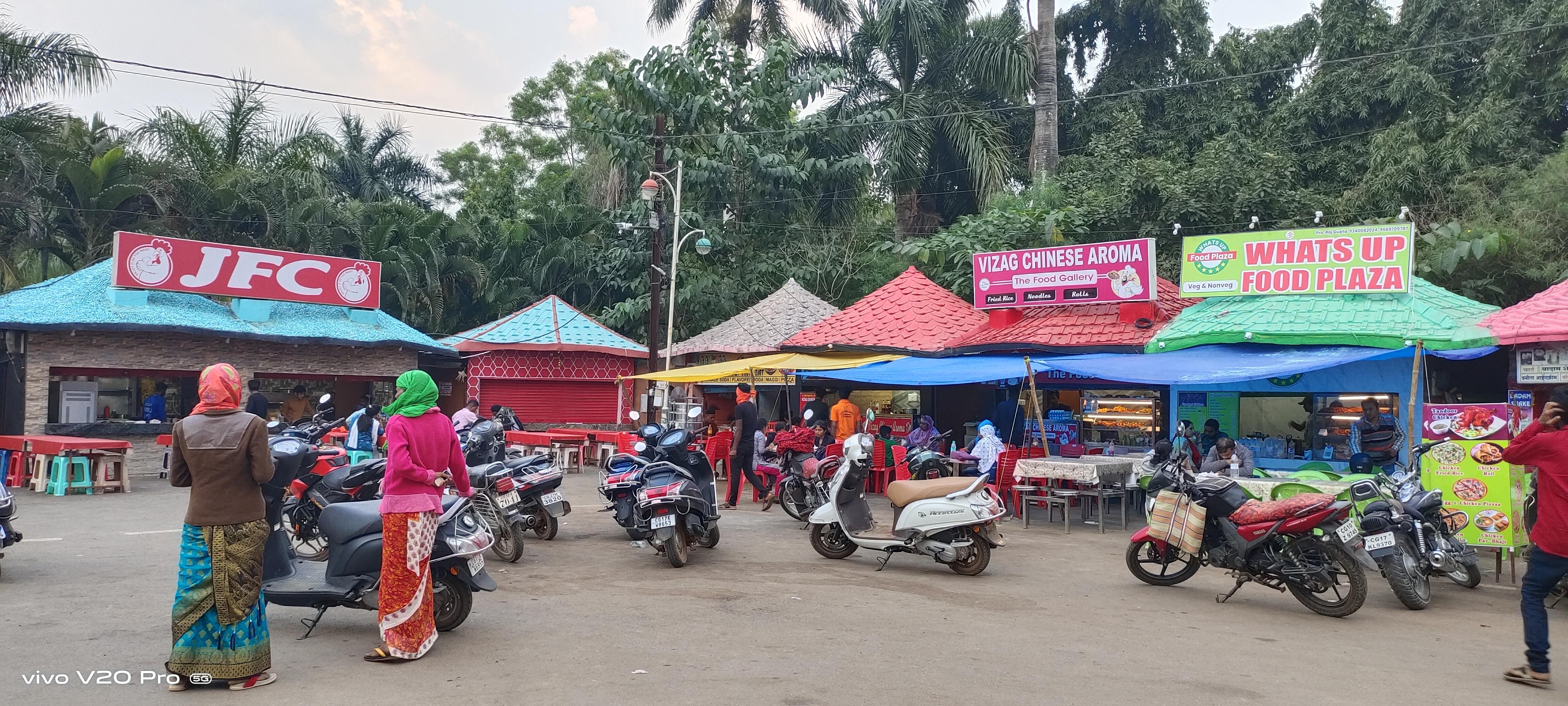 चौपाटी में शौचालय नहीं, हो रही परेशानी 