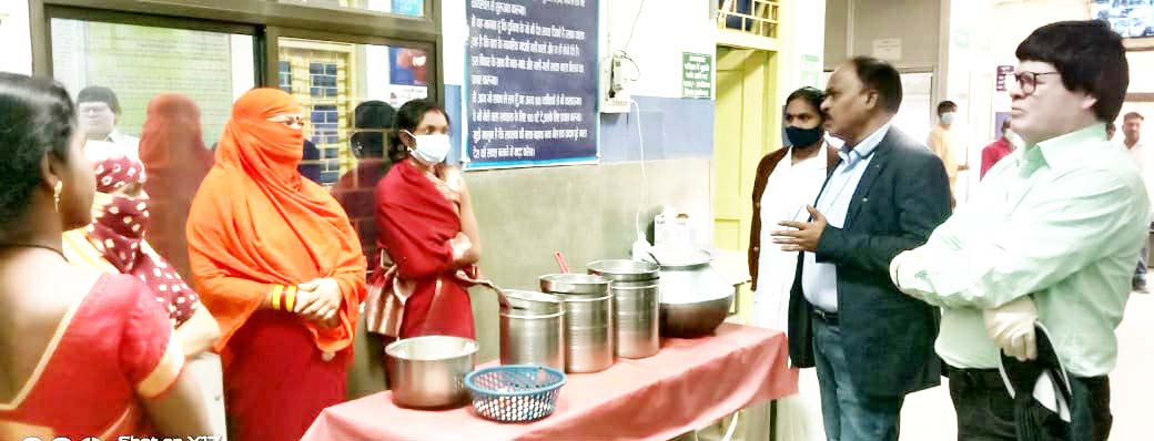 उप संचालक ने अस्पताल जाकर देखा स्वास्थ्य सेवाओं का हाल उप संचालक ने अस्पताल जाकर देखा स्वास्थ्य सेवाओं का हाल