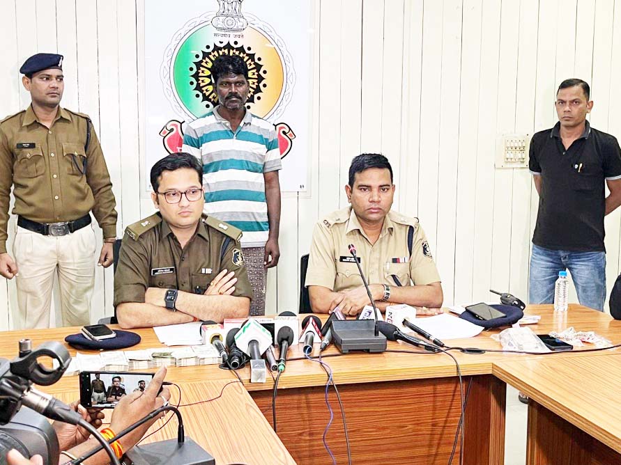 बैंक से निकलने वाले को शिकार बनाता है नेल्लूर गिरोह, एक उठाईगीर गिरफ्तार 