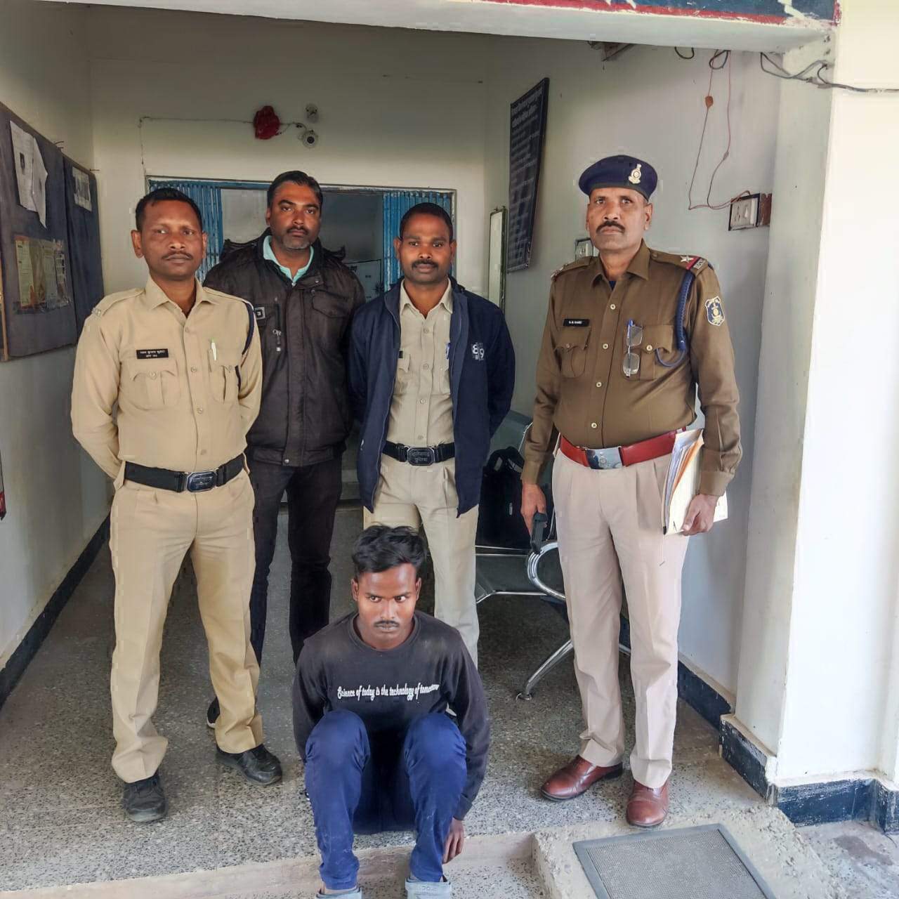 नाबालिग गुजरात से बरामद, रेप का आरोपी गिरफ्तार नाबालिग गुजरात से बरामद, रेप का आरोपी गिरफ्तार