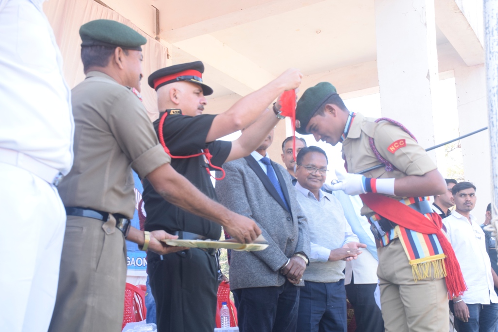 छद्म युद्ध में दुश्मनों से लडऩे का हौसला दिखा