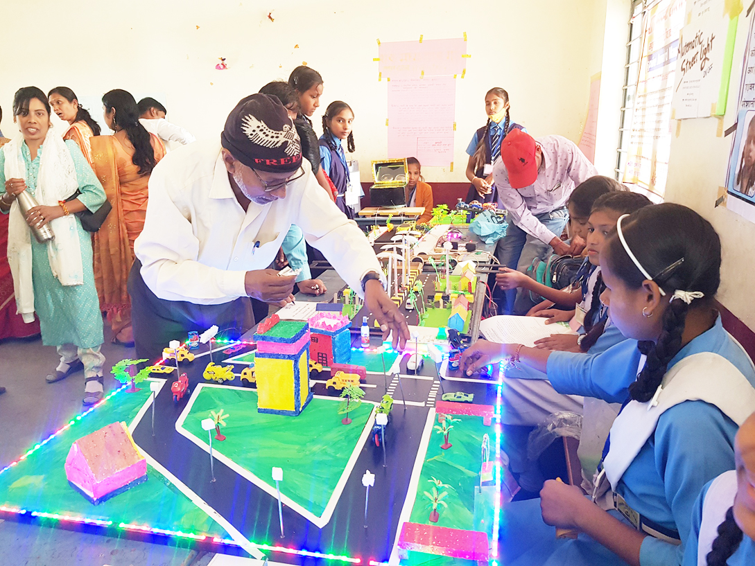 धमतरी के 19 बाल वैज्ञानिकों का मॉडल राज्य स्तर प्रदर्शनी के लिए चयनित