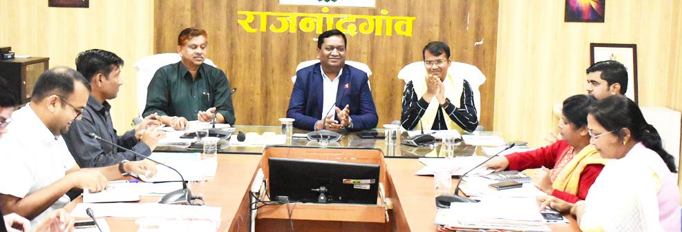 मुख्यमंत्री की घोषणाओं पर अमल करने यथाशीघ्र करें कार्य- कलेक्टर