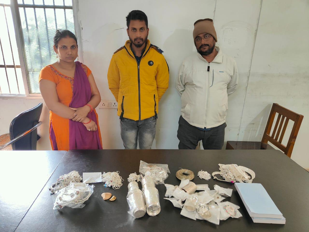 बहन,जीजा और दो साले गिरफ्तार, 12 लाख के जेवर, नगदी जब्त