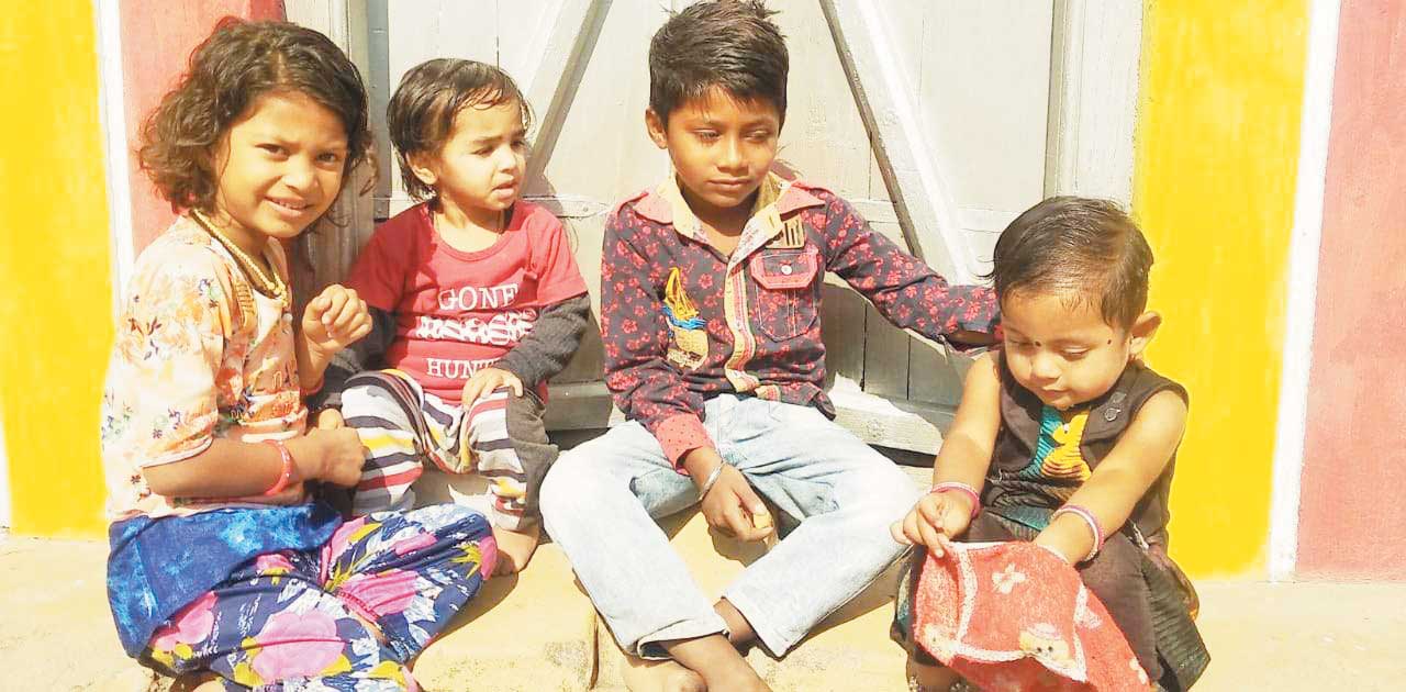 ठंड बढ़ी, सुबह धूप शाम को अलाव का सहारा ठंड बढ़ी, सुबह धूप शाम को अलाव का सहारा