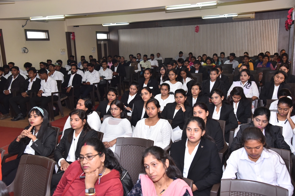 शपथ और व्याख्यान के साथ सीवीआरयू में मनाया गया संविधान दिवस