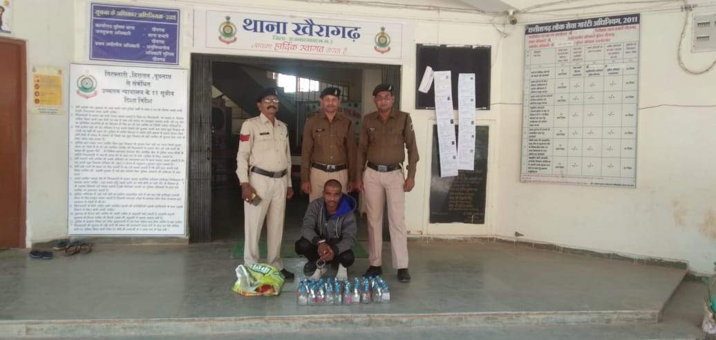 शराब कोचिया भेजा गया जेल नगद समेत मोटर साइकिल जब्त शराब कोचिया भेजा गया जेल नगद समेत मोटर साइकिल जब्त