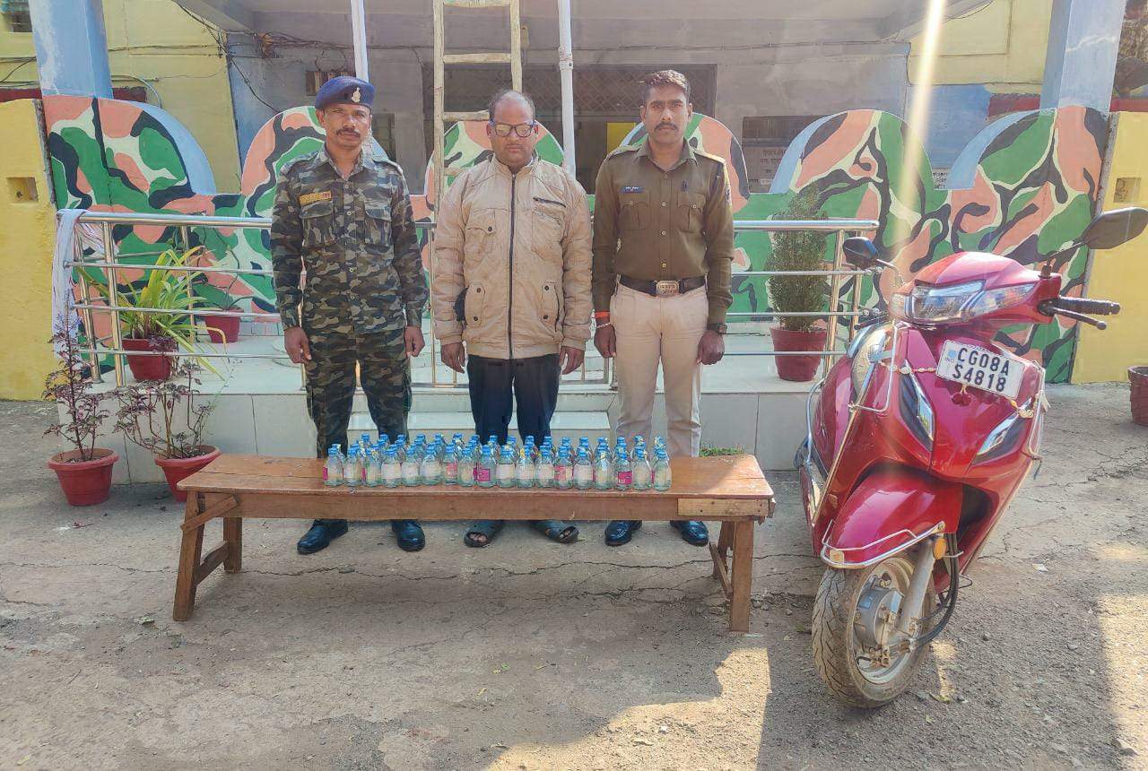 अवैध शराब परिवहन करते आरोपी पकड़ाया अवैध शराब परिवहन करते आरोपी पकड़ाया