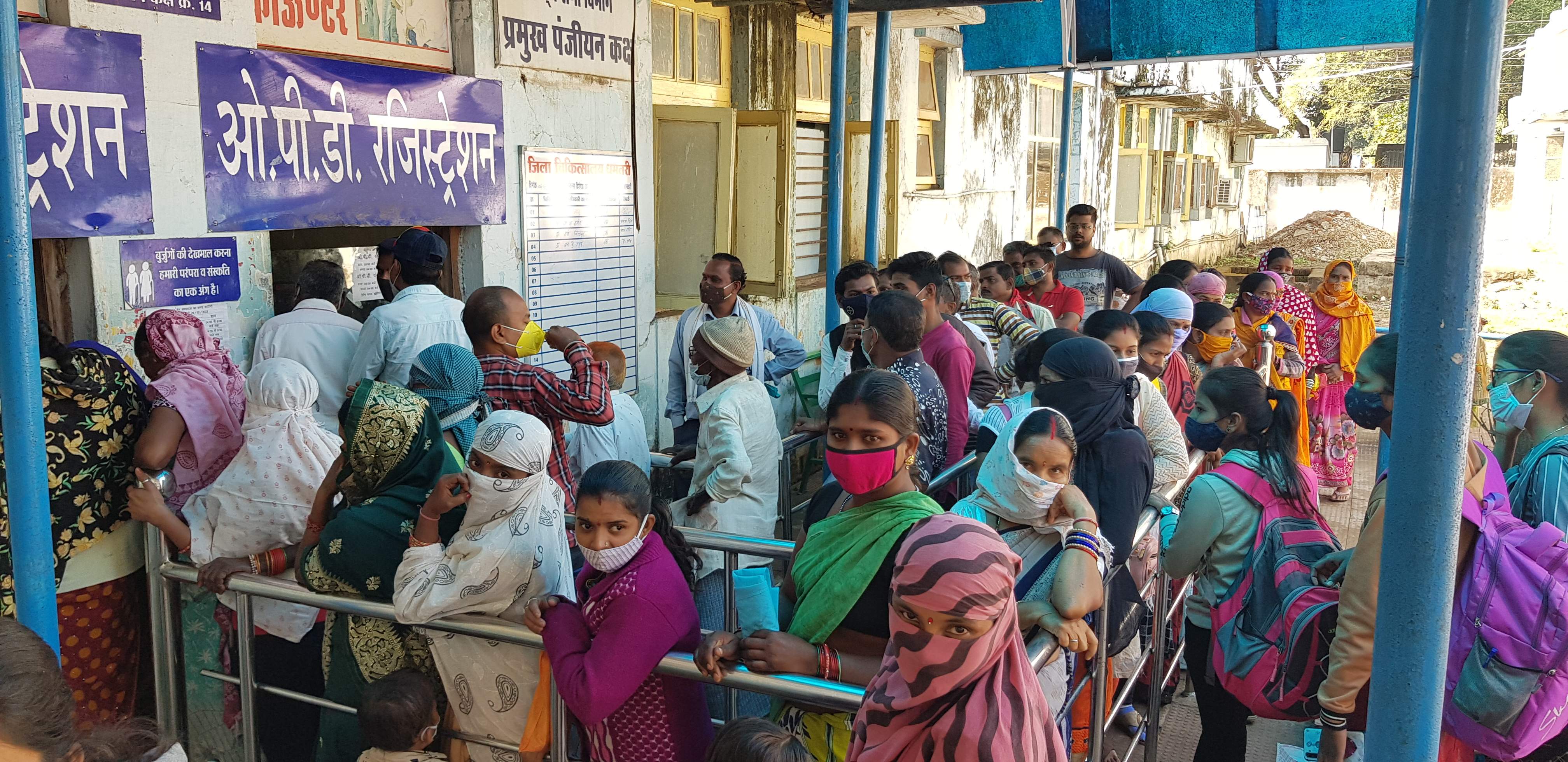 ठंड बढ़ी, जिला अस्पताल में  बढ़े सर्दी-खांसी के मरीज