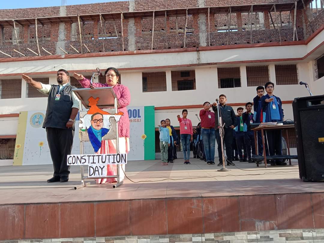 छात्र-छात्राओं ने ली देश के संविधान का पालन करने की शपथ छात्र-छात्राओं ने ली देश के संविधान का पालन करने की शपथ