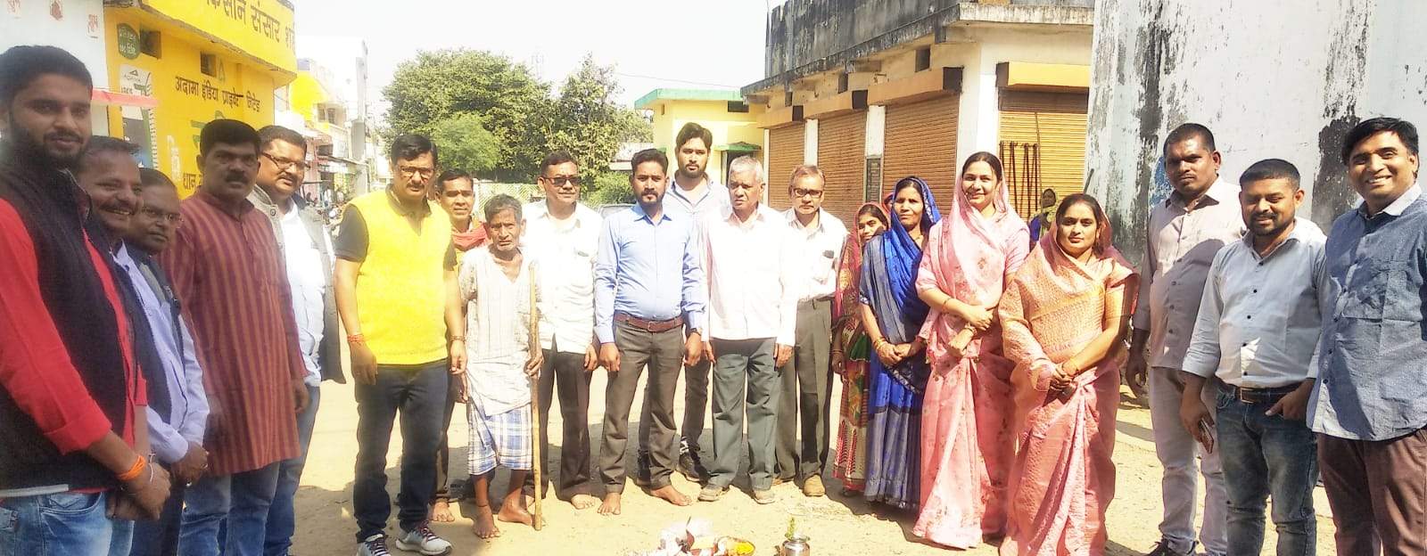 नगर पंचायत अध्यक्ष ने किया सीसी रोड का भूमिपूजन नगर पंचायत अध्यक्ष ने किया सीसी रोड का भूमिपूजन