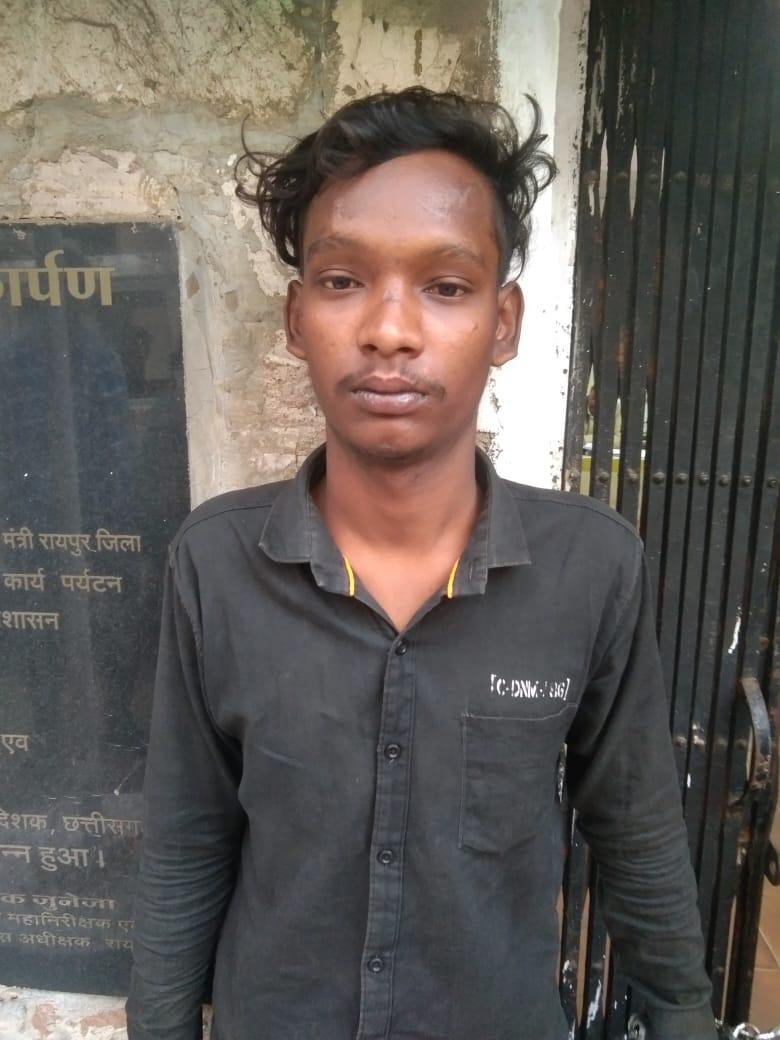 धारदार चाकू के साथ दो गिरफ्तार