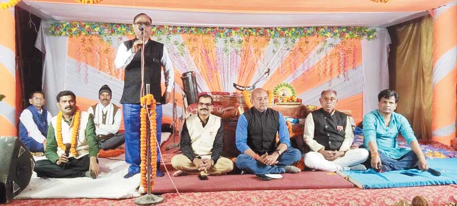 श्रीमद् भागवत कथा मंच पर कवि सम्मेलन श्रीमद् भागवत कथा मंच पर कवि सम्मेलन