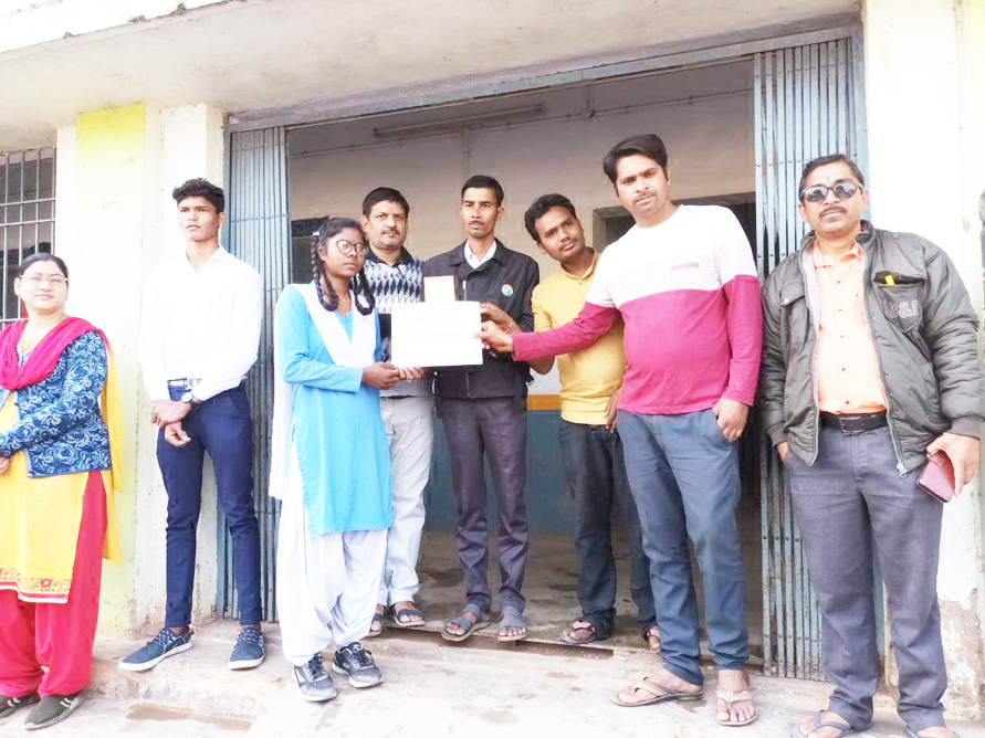 दौड़ में पायल अव्वल, सम्मानित दौड़ में पायल अव्वल, सम्मानित