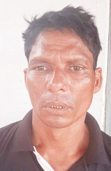 42 पौवा के साथ शराब कोचिया पकड़ाया 42 पौवा के साथ शराब कोचिया पकड़ाया