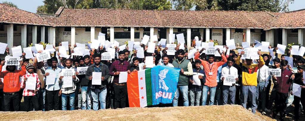 बालक उमा विद्यालय में एनएसयूआई ने चलाया सदस्यता अभियान