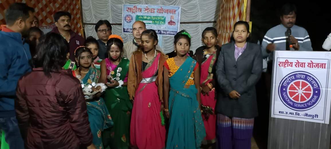 रंगारंग सांस्कृतिक कायक्रमों के साथ एनएसएस शिविर का समापन रंगारंग सांस्कृतिक कायक्रमों के साथ एनएसएस शिविर का समापन