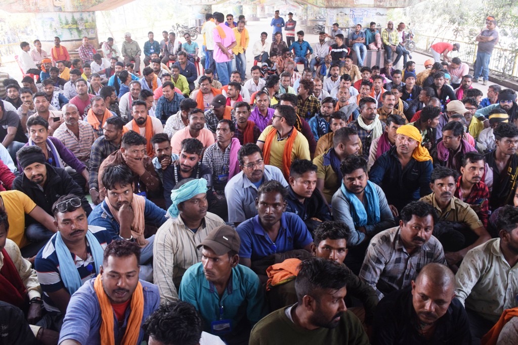 ट्रक ड्राईवर एकता संगठन ने दूसरे दिन भी मांगों को लेकर किया प्रदर्शन