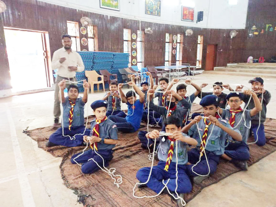 केन्द्रीय विद्यालय बचेली में दो दिनी स्काउट गाइड कैंप केन्द्रीय विद्यालय बचेली में दो दिनी स्काउट गाइड कैंप