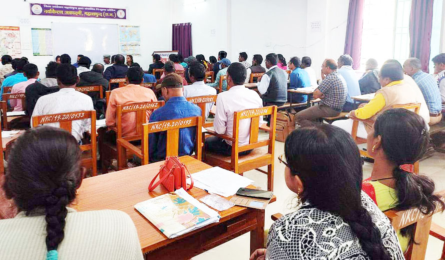स्कूली बच्चों के जाति प्रमाण पत्र को लेकर बैठक स्कूली बच्चों के जाति प्रमाण पत्र को लेकर बैठक