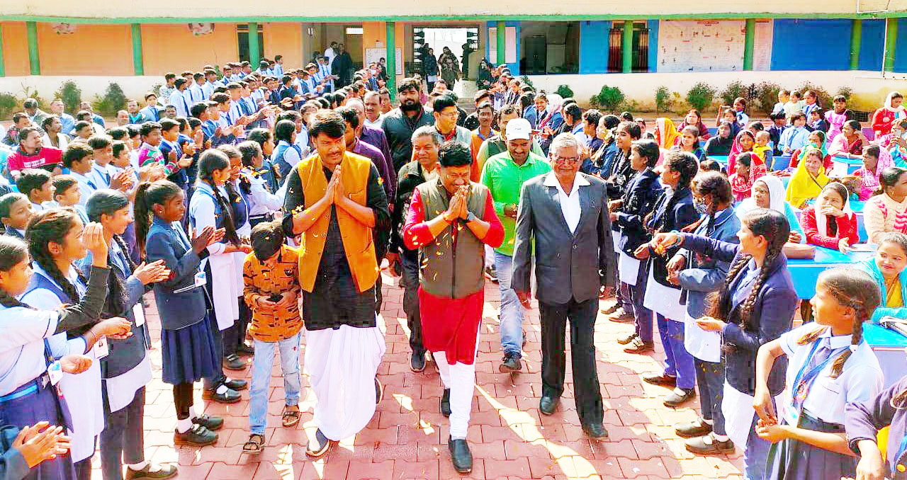 विद्यालय को ऊंचा उठाने और कमियों को दूर करने हेतु हरसंभव प्रयास करना हम सभी का दायित्व - हरीश विद्यालय को ऊंचा उठाने और कमियों को दूर करने हेतु हरसंभव प्रयास करना हम सभी का दायित्व - हरीश