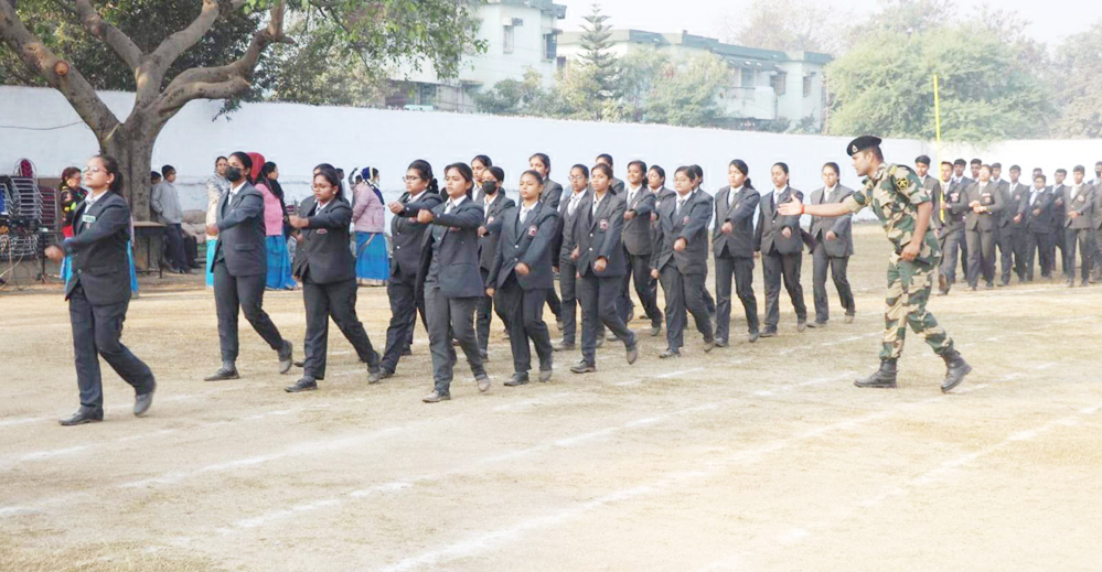 सीमा सुरक्षा बल ने स्कूली  बच्चों को किया प्रशिक्षित 