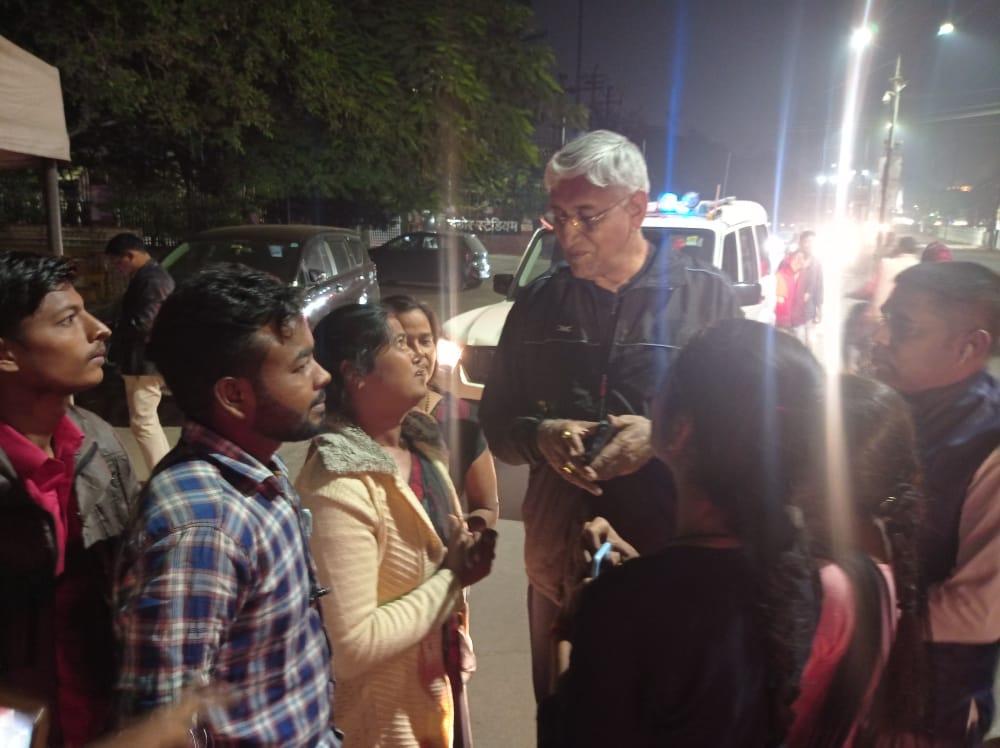 दिवंगत शिक्षाकर्मियों के परिजनों से मिले सिंहदेव