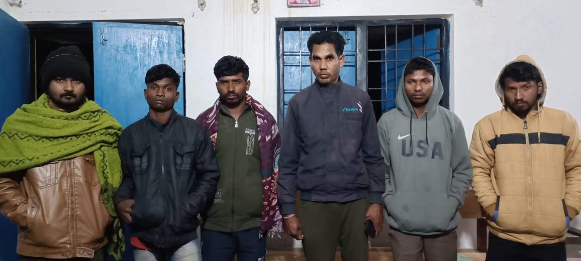 जुआ खेलते 6 गिरफ्तार