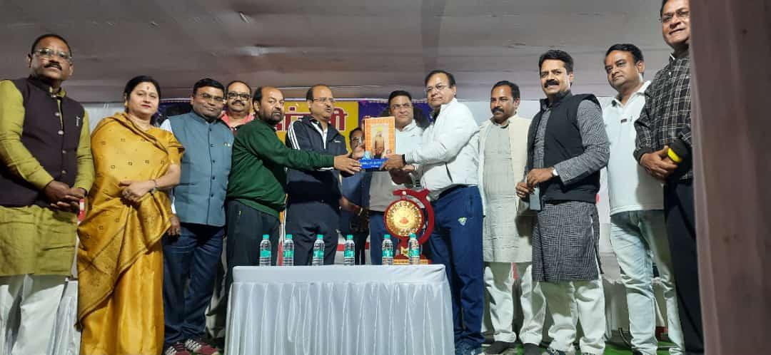 प्रशासनिक एकादश ने जनप्रतिनिधि एकादश को हराया प्रशासनिक एकादश ने जनप्रतिनिधि एकादश को हराया