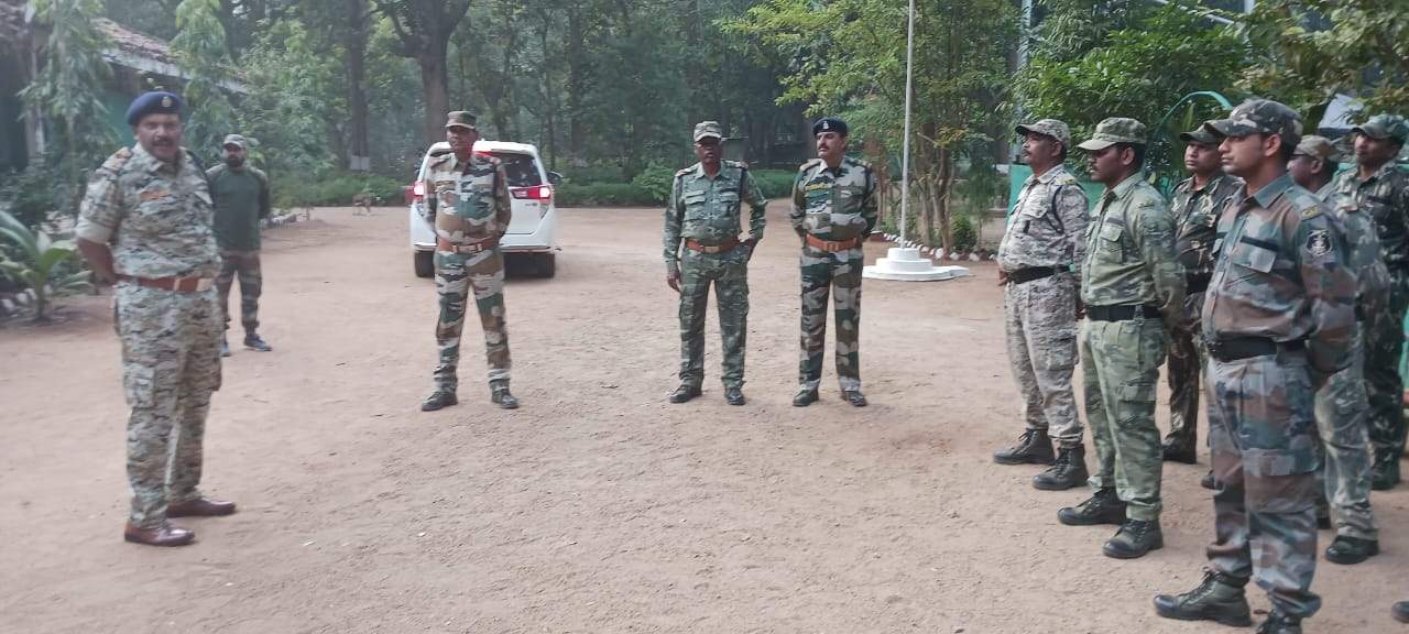 सीएएफ कैंप पहुंचे एसपी,  सुविधाओं का लिया जायजा