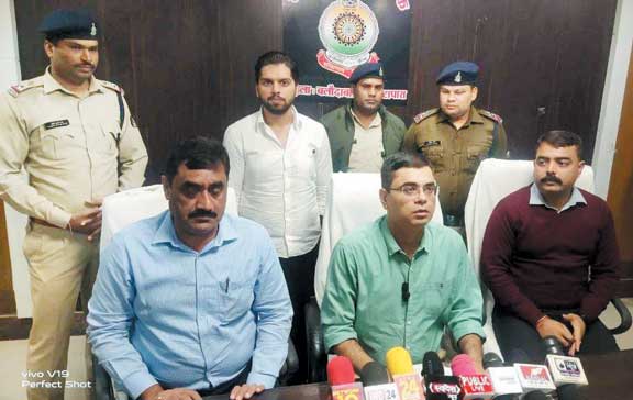  चिटफंड कंपनी का फरार डायरेक्टर गिरफ्तार, दोगुना राशि देने का झांसा देकर कराया था निवेश