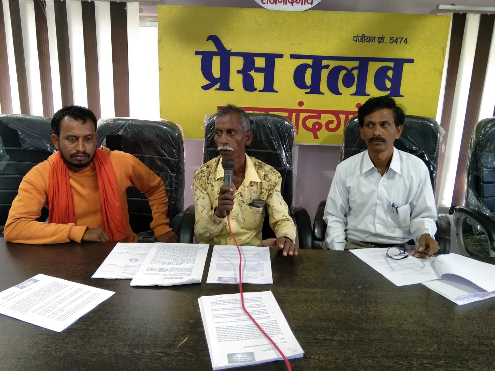 अवकाश के दिन तहसीलदार-पटवारी व दलाल ने की भूमि नपाई