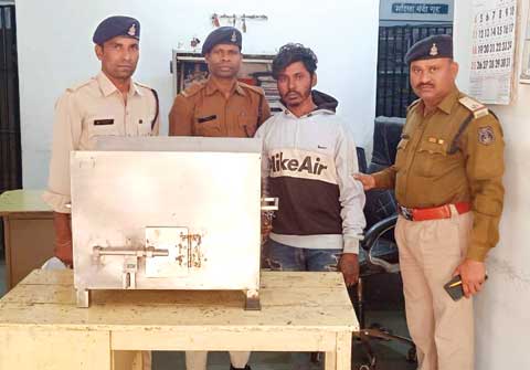 मंदिर की दानपेटी चुराने वाला गिरफ्तार, 25 सौ खर्च कर दिए मंदिर की दानपेटी चुराने वाला गिरफ्तार, 25 सौ खर्च कर दिए