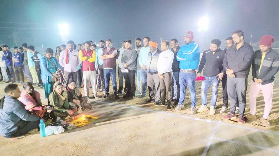 रात्रिकालीन क्रिकेट स्पर्धा शुरू