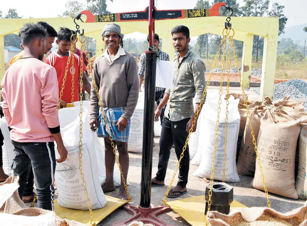 अबूझमाड़ में मसाहती सर्वे के किसानों ने पहली बार बेचा समर्थन मूल्य पर धान