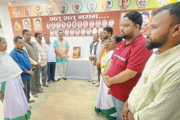 पुण्यतिथि पर अंबेडकर को किया याद