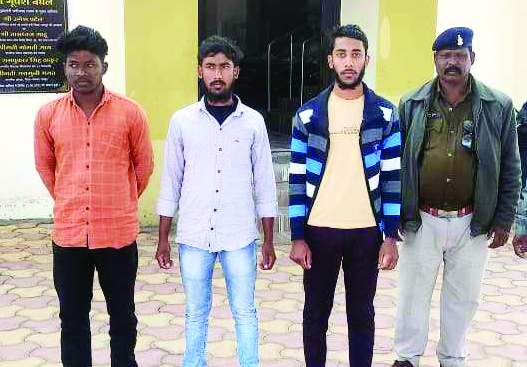 लूट के फरार 3 आरोपी  गिरफ्तार