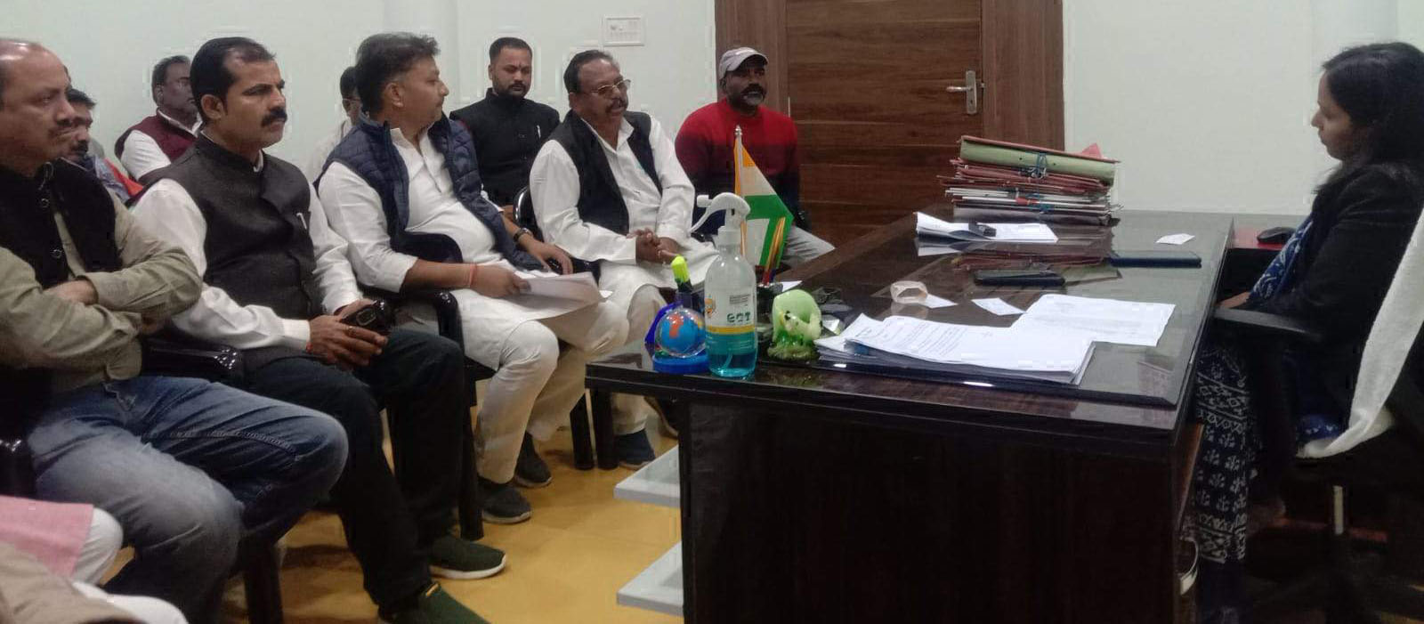 मां महामाया मंदिर भव्य प्रवेश द्वार बनाने भाजपा पार्षदों ने पार्षद निधि से दिये 20 लाख 