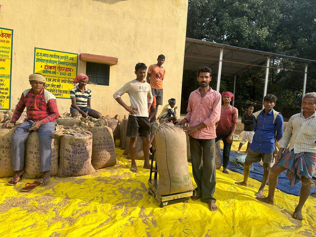 वन भूमि का पट्टा मिलने से वनवासियों को मिली समर्थन मूल्य पर धान बेचने की सुविधा 