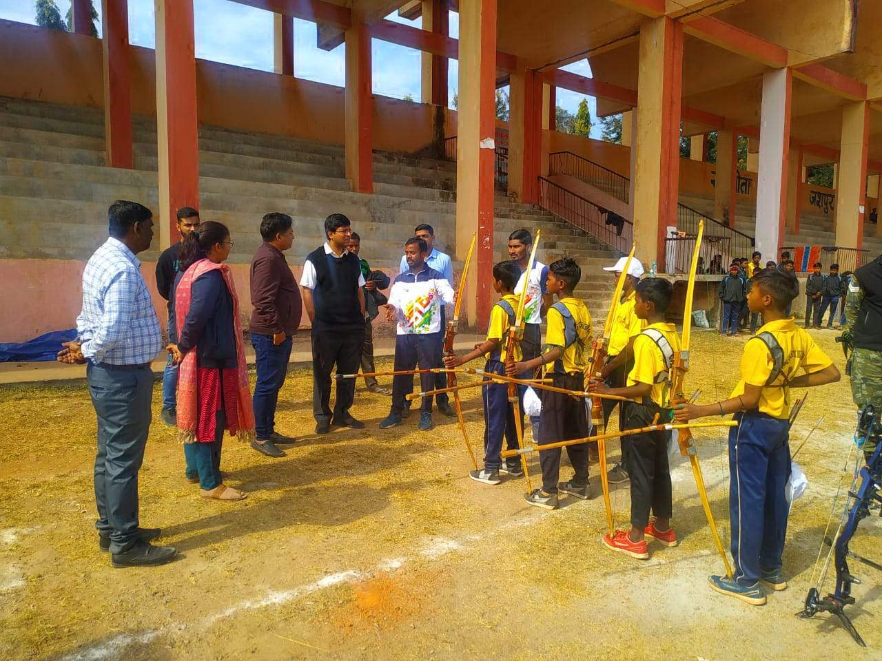 झारखंड के मुख्य कोच ने बच्चों को  खेल की बारीकियां बताई