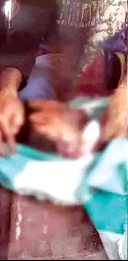 प्लांट में कबाड़ गलाते शॉकप फटा, झारखंड के मजदूर की मौत, साक्ष्य मिटाने पुलिस को बताया भी नहीं प्लांट में कबाड़ गलाते शॉकप फटा, झारखंड के मजदूर की मौत, साक्ष्य मिटाने पुलिस को बताया भी नहीं
