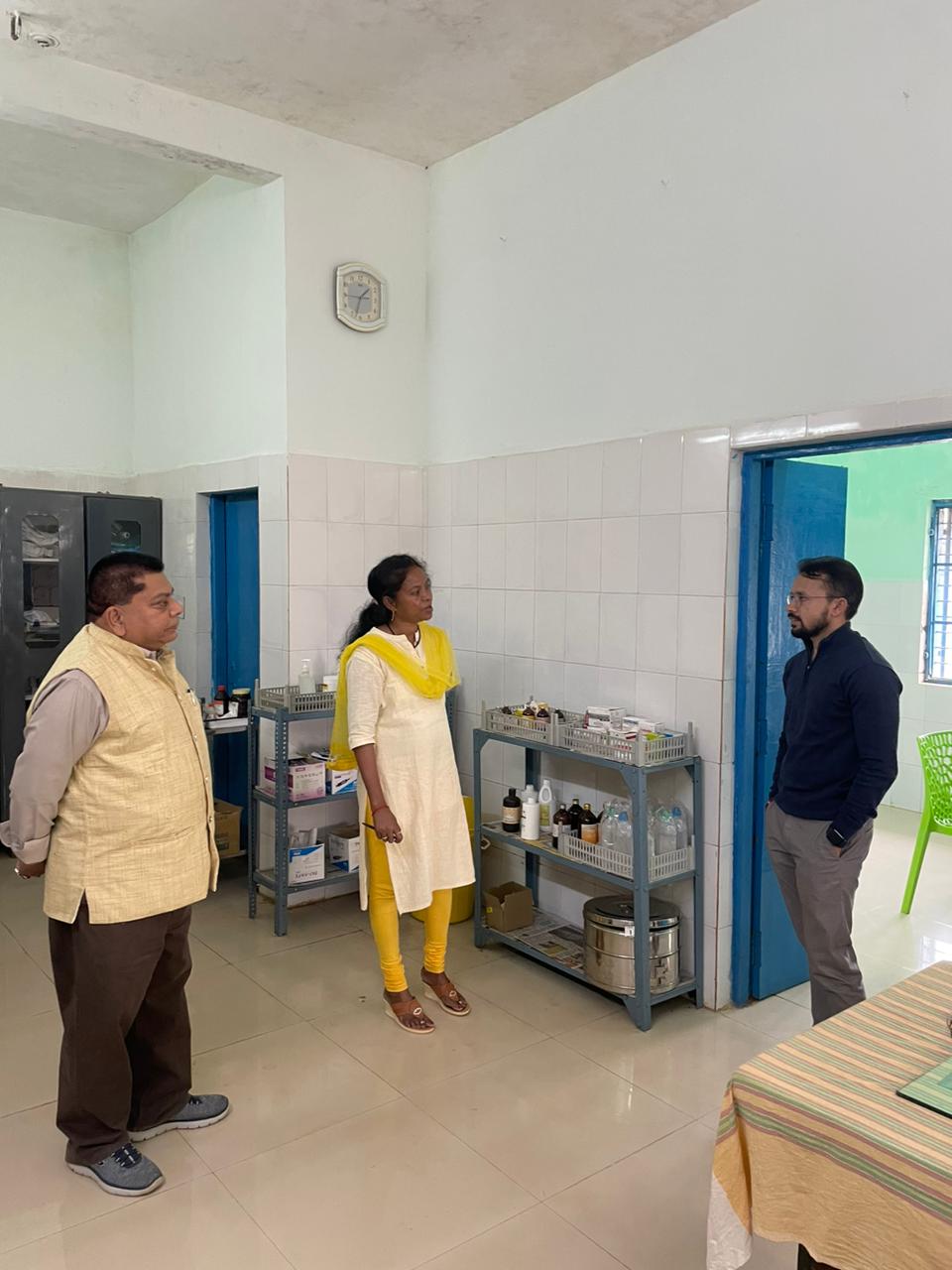 पशुओं के बेहतर इलाज की दें सुविधा- कलेक्टर