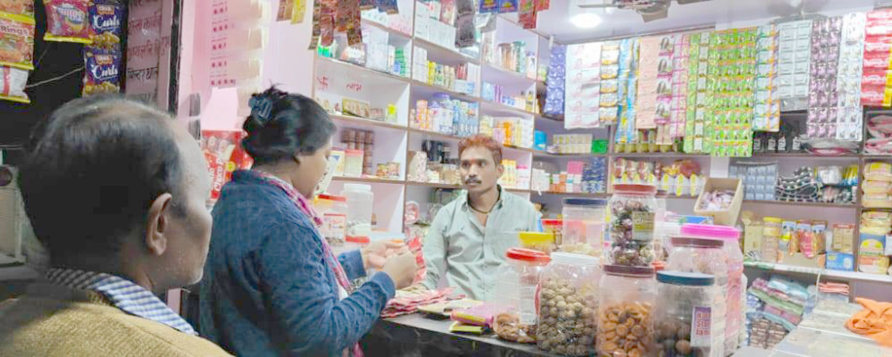स्कूलों के आसपास बिक रहे जर्दायुक्त पाउच, सिगरेट जब्त स्कूलों के आसपास बिक रहे जर्दायुक्त पाउच, सिगरेट जब्त