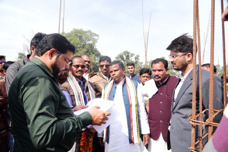  लखमा ने निर्माणाधीन आदिवासी विश्राम गृह का किया निरीक्षण