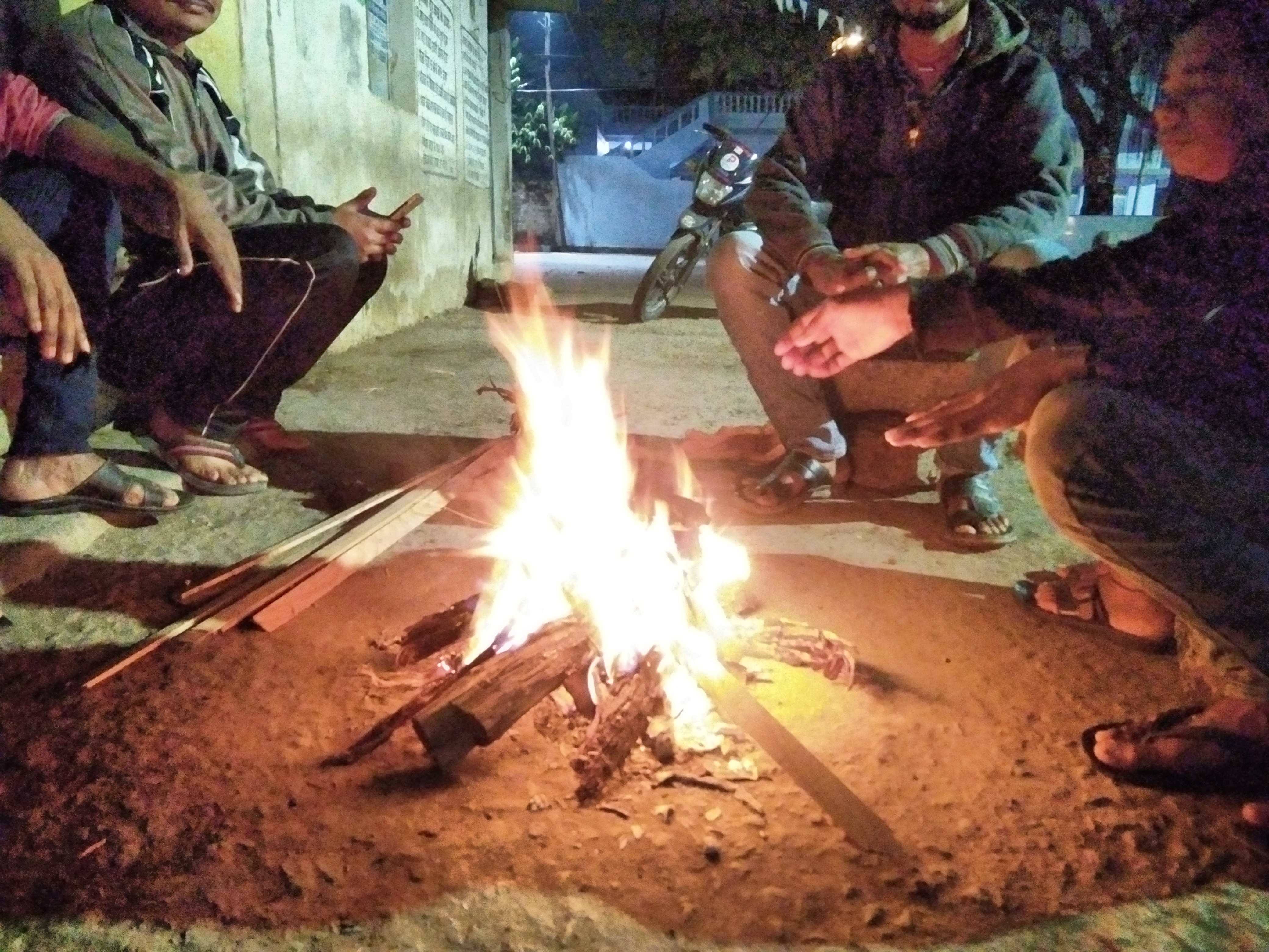 चक्रवाती तूफान ‘मैंडूस’ ने बढ़ाई ठिठुरन चक्रवाती तूफान ‘मैंडूस’ ने बढ़ाई ठिठुरन