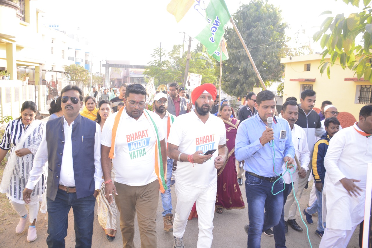 शहर अध्यक्ष के नेतृत्व में तीन वार्डों में भ्रमण कर भारत जोड़ो यात्रा शहर अध्यक्ष के नेतृत्व में तीन वार्डों में भ्रमण कर भारत जोड़ो यात्रा