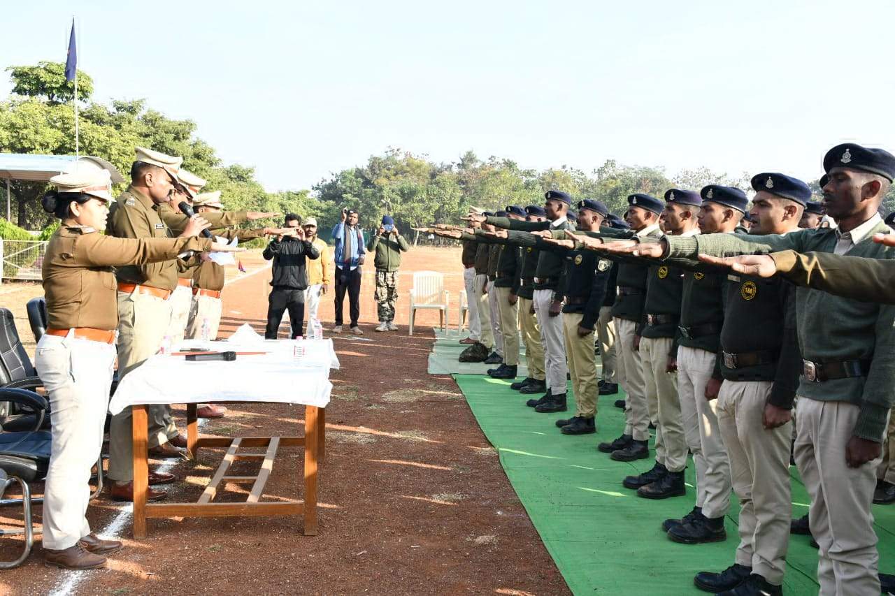 यातायात नियमों का पालन करने जवानों ने ली शपथ यातायात नियमों का पालन करने जवानों ने ली शपथ