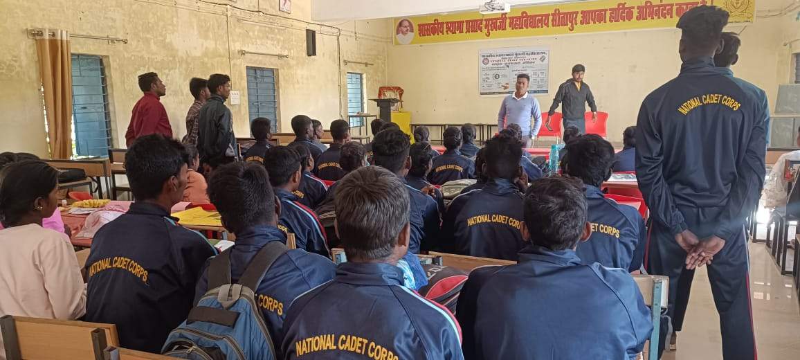 महाविद्यालय में पुलिस का जागरूकता शिविर