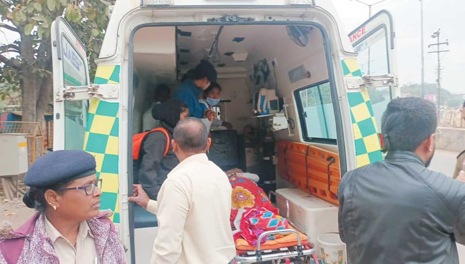 चार महिलाएं हॉस्पिटलाइज अनुकंपा नियुक्ति के लिए कर रहीं अनशन चार महिलाएं हॉस्पिटलाइज अनुकंपा नियुक्ति के लिए कर रहीं अनशन