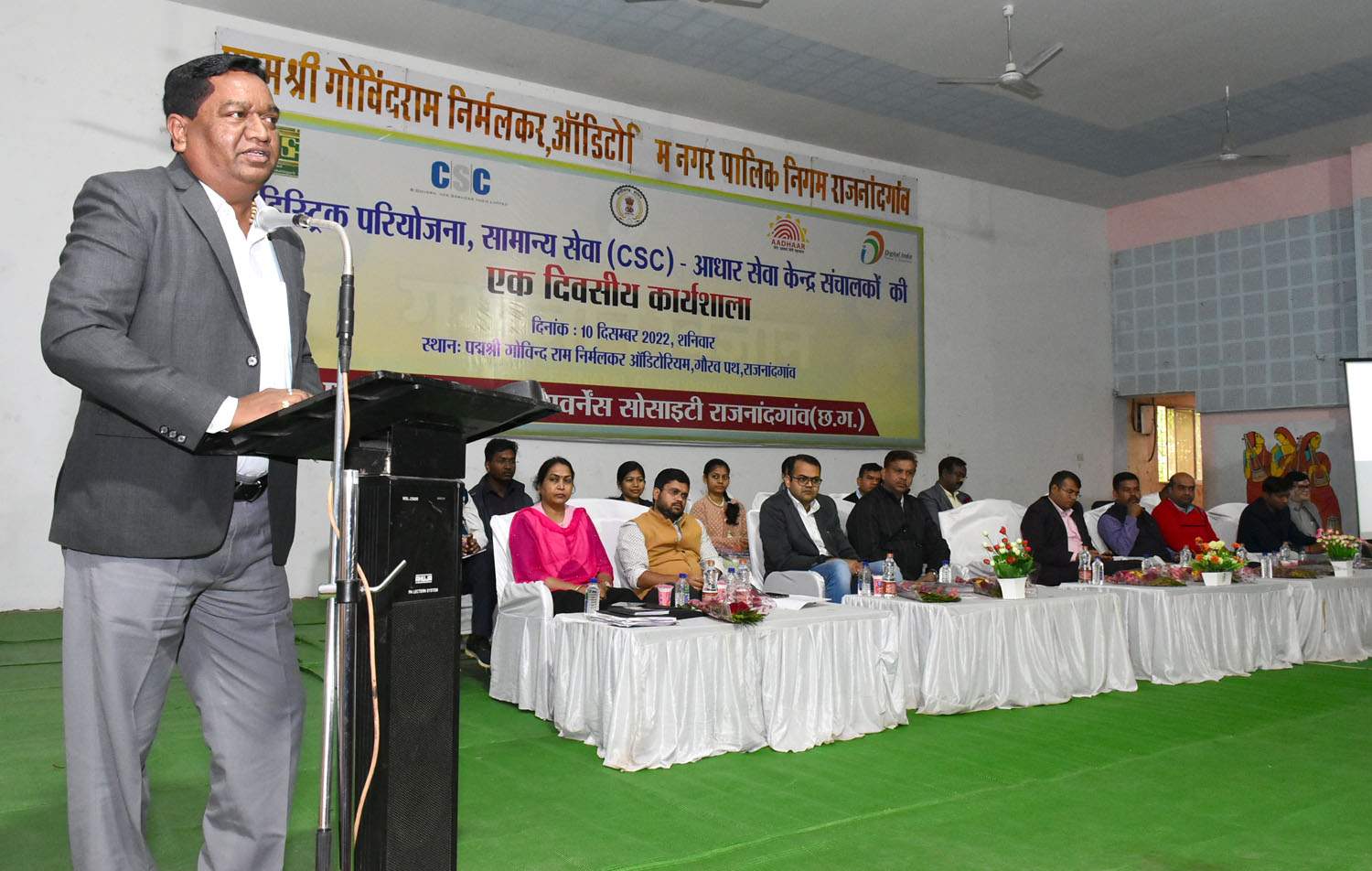 जनसामान्य को सेंटर के माध्यम से दी  जा रही महत्वपूर्ण सेवाएं-कलेक्टर